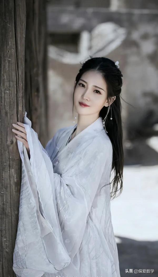 北大研究生，才貌雙全