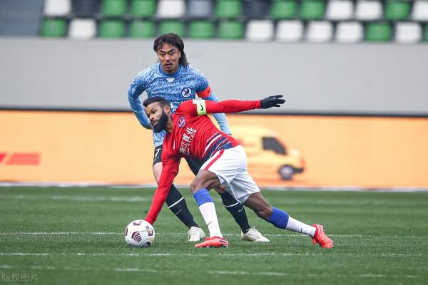 傅歡附體！大連隊輸掉保級戰，前國腳半途舉手申訴放棄追防惹爭議