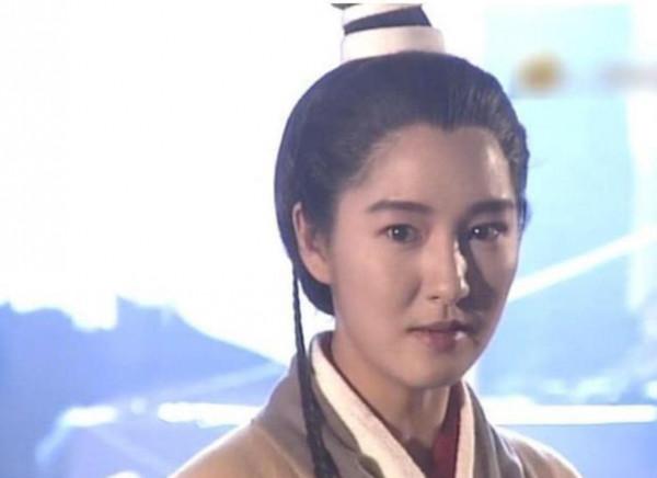 明明是親兄弟姐妹，卻一個爆紅一個落魄，都怪顏值、性格差距大？