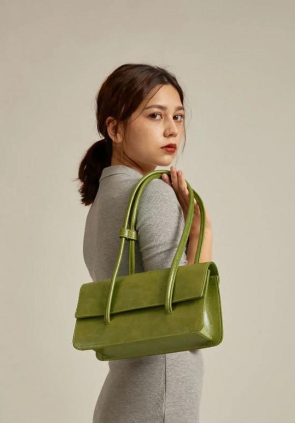 別再背黑白色的包包了!今夏流行彩色款式,時髦又好看 別再背黑白色的包包了!今夏流行彩色款式,時髦又好看