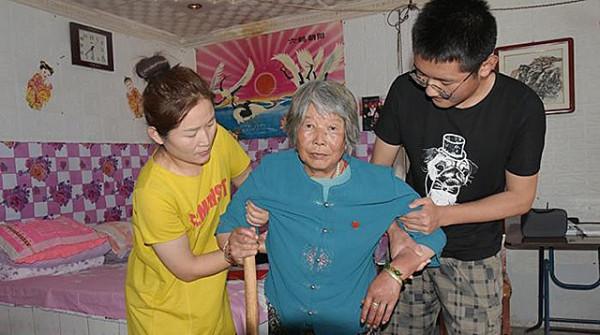 丈夫因川藏救援犧牲,軍嫂照顧公婆12年:兒子考上國防科技大學 丈夫因川藏救援犧牲,軍嫂照顧公婆12年:兒子考上國防科技大學