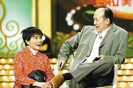 被蔡明“甩了”的郭達，不上春晚去哪了？