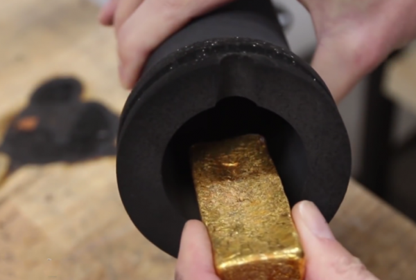 老人拾荒撿到6斤金器，賣了1200元，專家：這些值3個億