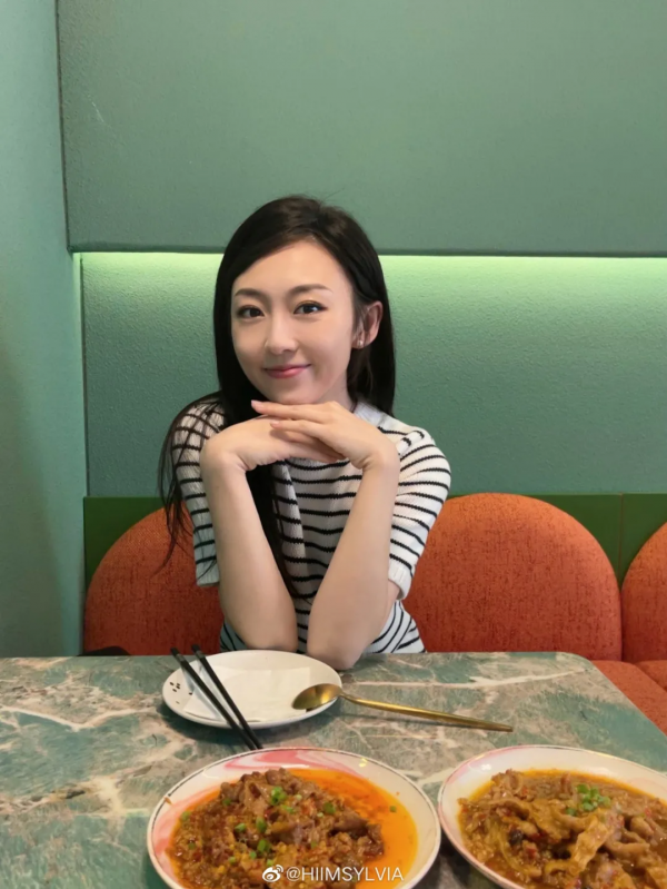 王宇彤首秀《朝聞天下》,康輝曾評價:有一份超越年齡的沉穩淡定 王宇彤首秀《朝聞天下》,康輝曾評價:有一份超越年齡的沉穩淡定