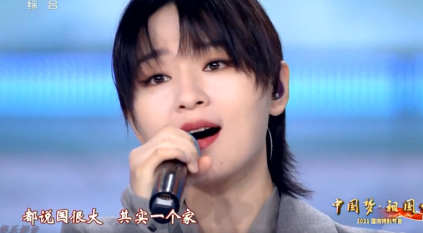 國慶晚會明星造型：劉嘉玲美豔開場，朱一龍寸頭獻唱，劉濤甜美