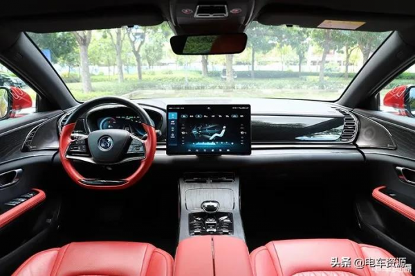 論智慧座艙，你堆砌了多少塊螢幕？