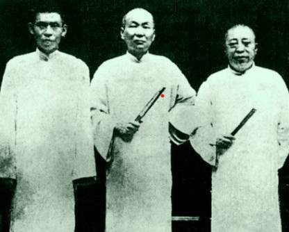 1948年，杜月笙拒絕跟蔣介石赴臺，潘漢年致電：你不去臺灣是對的