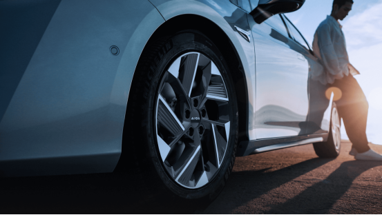 和女神約會開什麼車好？廣汽埃安AION S Plus是年輕人的車！