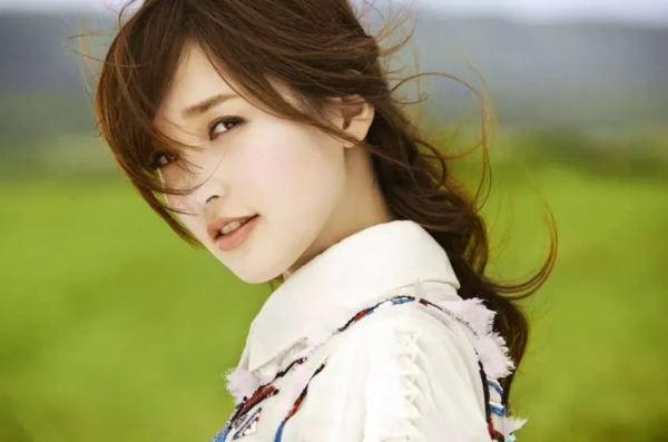 過氣女藝人的窘況：顏值跌落、身體不好、直播尷尬，時不時被扎心