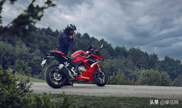 本田釋出2022款運動街跑CBR400R