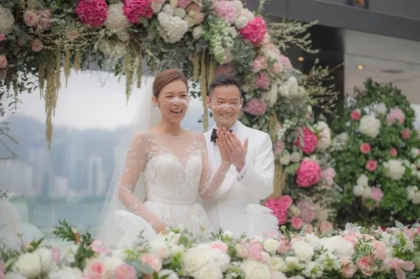 2021年官宣結婚的明星:40歲藝人成結婚主力軍,七對奉子成婚 2021年官宣結婚的明星:40歲藝人成結婚主力軍,七對奉子成婚