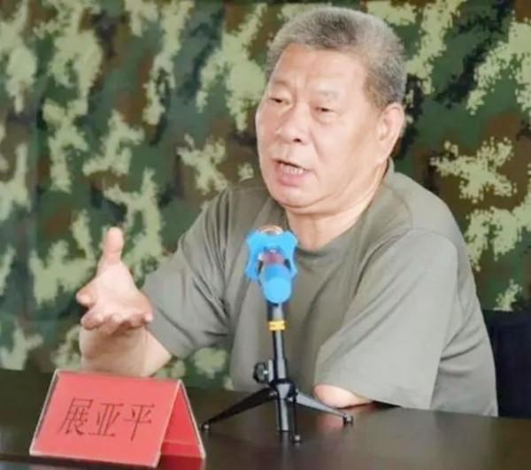 越戰中失去雙腿和左手，退休後展亞平迎來真愛，今女兒考上公務員