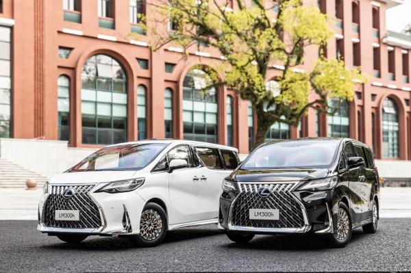 最貴的麵包車，雷克薩斯LM模型對比測評