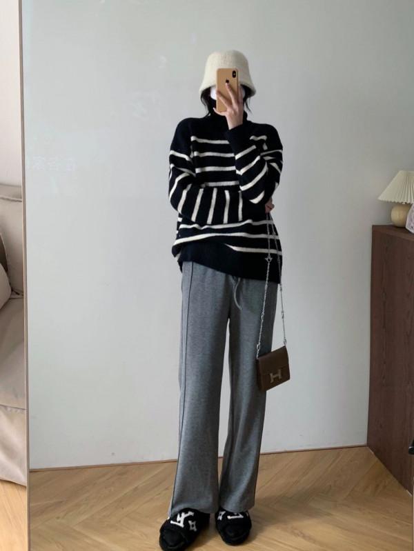 女孩子們放棄花裡胡哨的針織衫吧，選擇純色款式，簡約大氣還高階