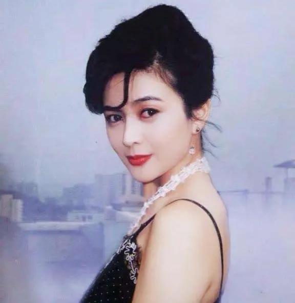 娛樂圈遍地小白花，真懷念明豔掛女星恃靚行兇大殺四方的時期
