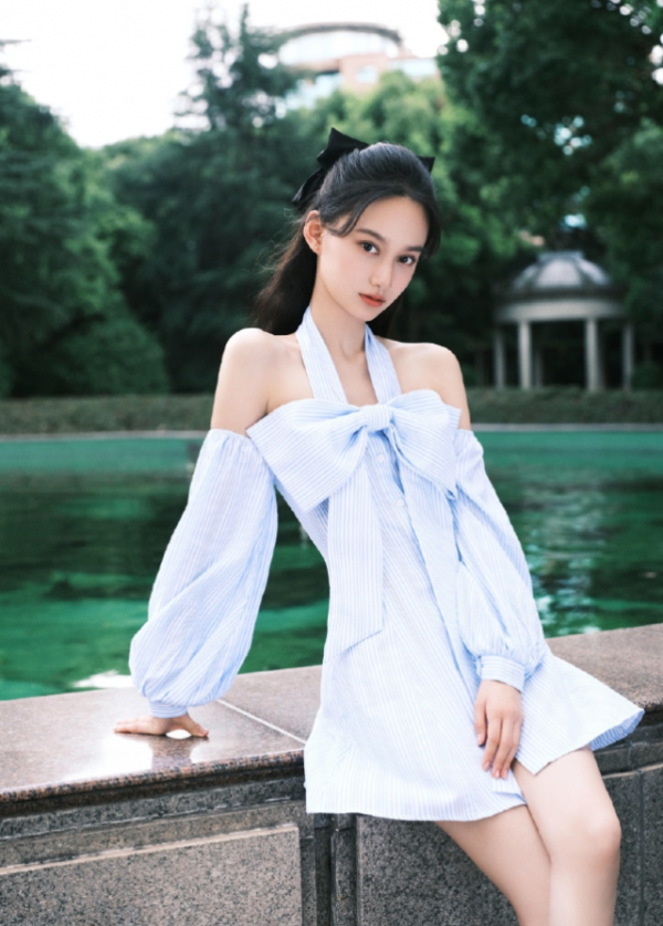 00後夏夢太有感覺了,穿紅黑漸變色長裙豔麗動人,真有女人味 00後夏夢太有感覺了,穿紅黑漸變色長裙豔麗動人,真有女人味