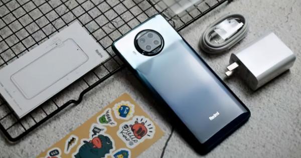 春節最適合送給爸媽的三款手機，大螢幕大電池，價格還不貴