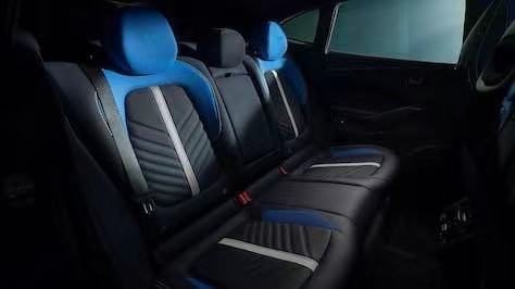 電動車潮流下的逆行者？阿斯頓馬丁推&OpenCurlyDoubleQuote;全球最強大豪華傳統車SUV&rdquo;