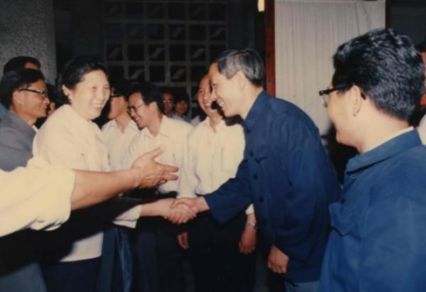 陳慕華:八路軍首位女參謀,59歲當副總理,64歲當銀行行長 陳慕華:八路軍首位女參謀,59歲當副總理,64歲當銀行行長