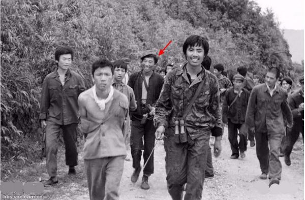 兩山輪戰中的偵察兵捕俘手