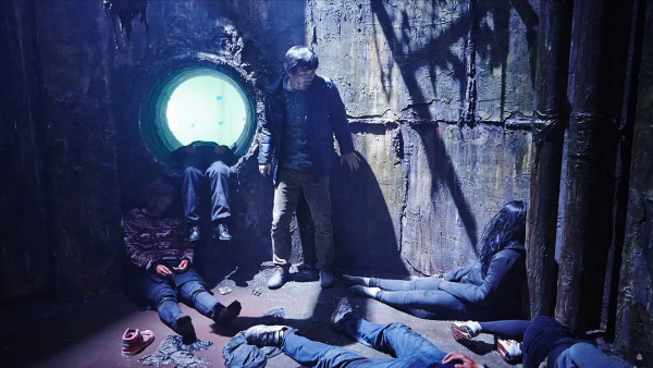 細思極恐的韓國電影，殺手潛伏下水道多年，專門對路過女孩下手