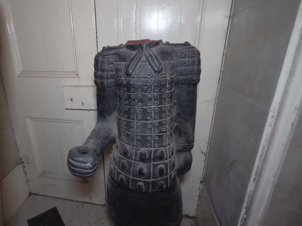 外國人的房子裡發現中國古董，還有兵馬俑？英國貴族留下的豪宅