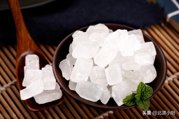 終於明白,黃冰糖和白冰糖區別竟這麼大,瞭解清楚,別再用錯了 終於明白,黃冰糖和白冰糖區別竟這麼大,瞭解清楚,別再用錯了