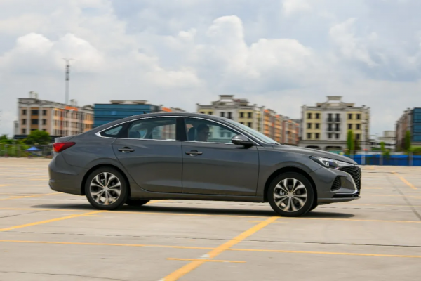 「實測」中、日、德家轎效能大比拼,這臺10萬級選手hold住全場 「實測」中、日、德家轎效能大比拼,這臺10萬級選手hold住全場