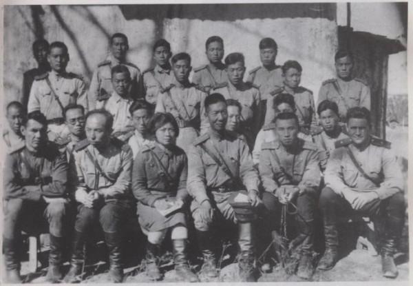 金日成訪華，被少將王明貴摟住脖子，周恩來批評道：他已不是營長