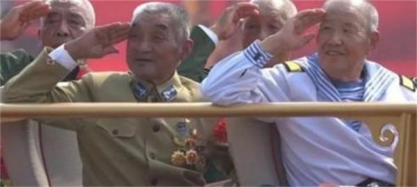 2019年，河北一村民看閱兵典禮時指著一個人：這不是村裡的老吳嗎