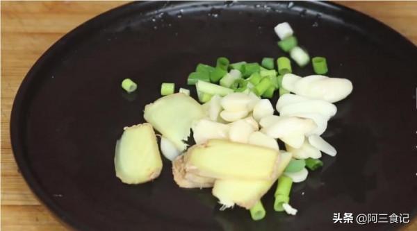 豆腐皮不要涼拌了，教你新做法，營養下飯又解饞，比吃肉還香