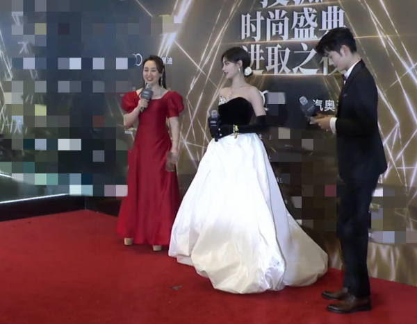 搜狐盛典:阿嬌發福婁藝瀟臉垮,李若彤秀馬甲線,AB壓軸驚豔全場 搜狐盛典:阿嬌發福婁藝瀟臉垮,李若彤秀馬甲線,AB壓軸驚豔全場