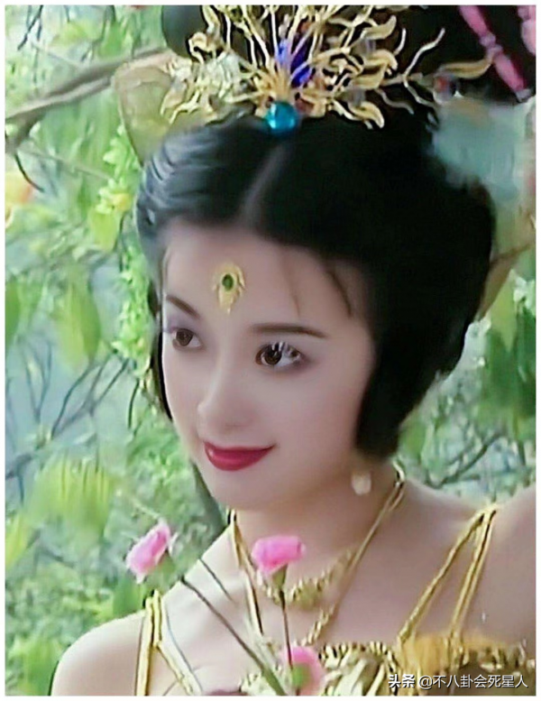 明星動下巴千奇百怪，李小璐又尖又翹，孫菲菲不願照鏡子