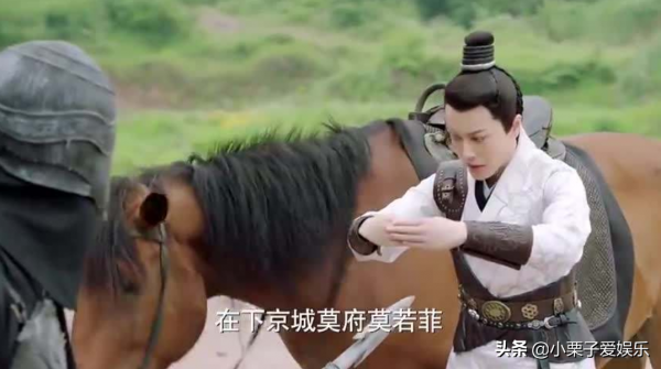 女扮男裝“以假亂真”！看這幾位女演員扮相，“假男人”臉疼不？