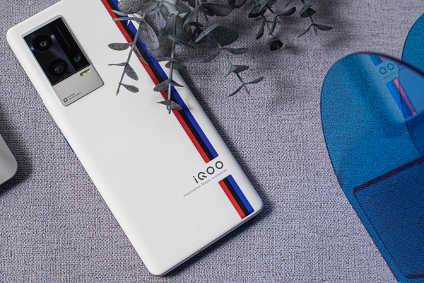 一加、iQOO、華為、OPPO,細數聯名汽車的手機品牌 一加、iQOO、華為、OPPO,細數聯名汽車的手機品牌