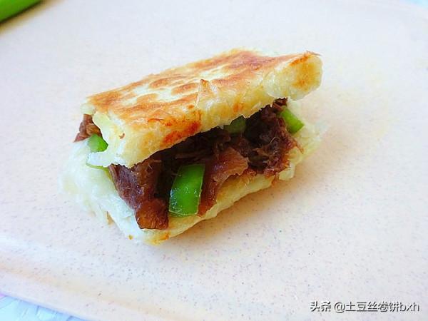 天冷,我家常做這個吃,疊一疊,烙一烙,外酥裡軟層層香 天冷,我家常做這個吃,疊一疊,烙一烙,外酥裡軟層層香