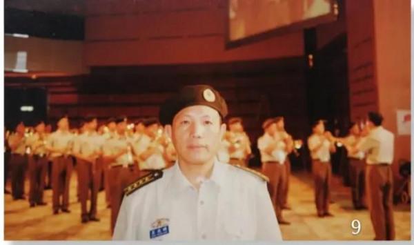 香港迴歸當晚，升旗手朱濤：鼻裡塞棉花，血往嘴裡吸