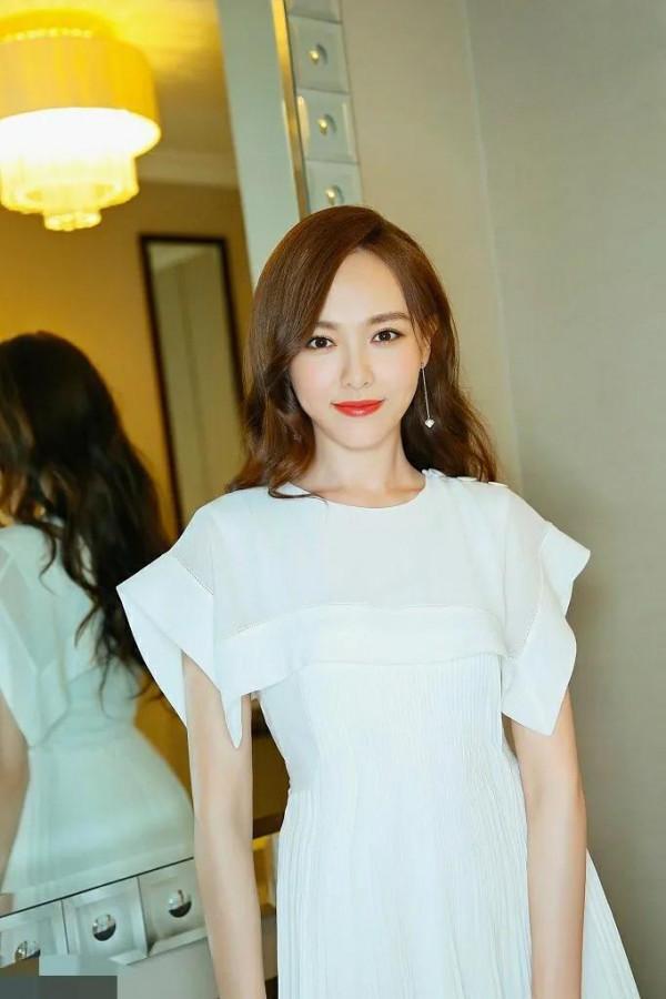 楚楚動人的唐嫣，著名演員