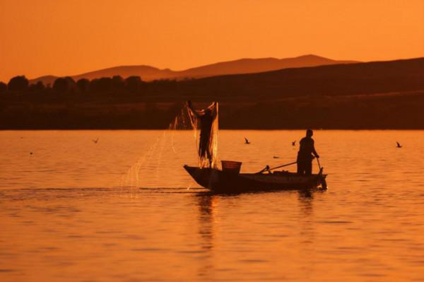 落日斜波暮水明 盤點塞上壯美湖泊秋色