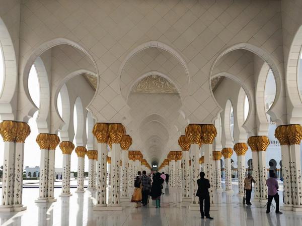 伊斯蘭文化格言：不能助人的朋友就是壞友