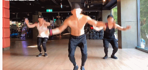 辰亦儒40歲狀態太好了!背肌夾萬物是這麼練成來的 辰亦儒40歲狀態太好了!背肌夾萬物是這麼練成來的