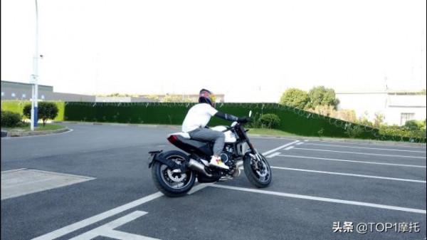 因顏值圈粉 為配置心動 終被操控折服 春風700CL-X運動版試駕 因顏值圈粉 為配置心動 終被操控折服 春風700CL-X運動版試駕