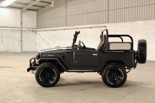 精品老爺車，豐田陸巡FJ40改裝大V8