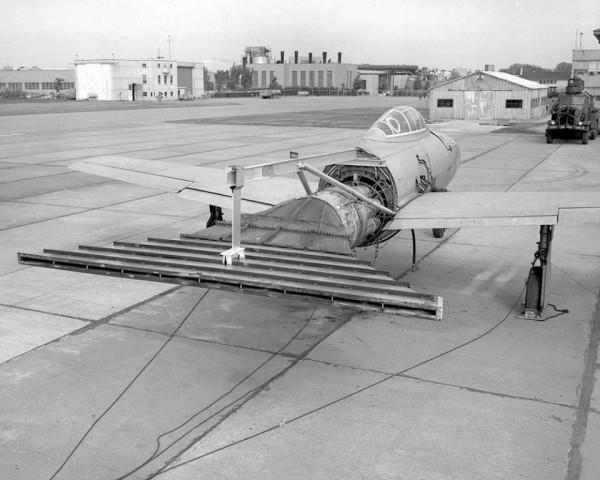 機翼用了咱傳統的卯榫工藝？細看F117，刮掉隱身塗料之後真相大白