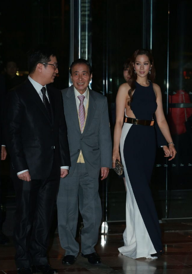 霍啟剛郭晶晶結婚,李嘉誠為何不喝喜酒就走,其實是因為李兆基 霍啟剛郭晶晶結婚,李嘉誠為何不喝喜酒就走,其實是因為李兆基