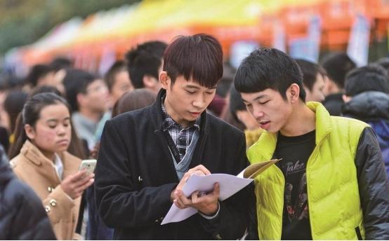 大學生畢業後想“留校任教”，需滿足3個必要條件，不然有難度