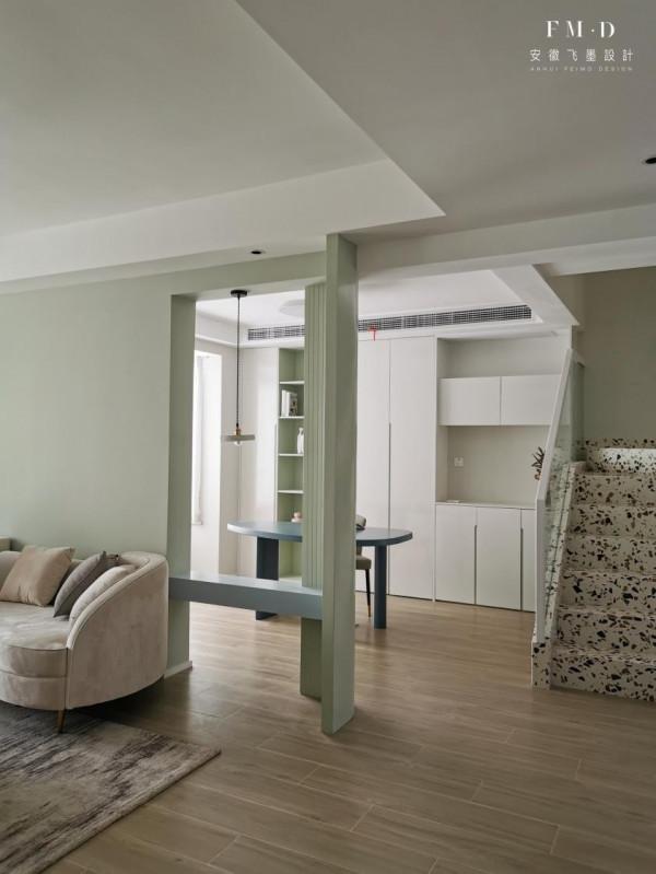 同樣是橫廳設計，客廳和書房用弧形格柵做視窗，高顏值還不愁採光