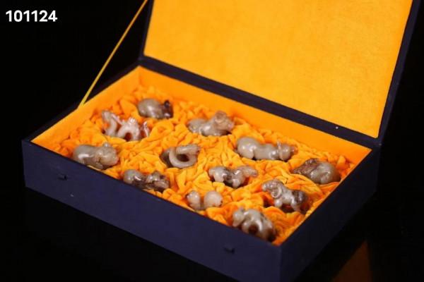 漢代，老和田玉十二生肖玉雕擺件一套、題材好、完整一套、