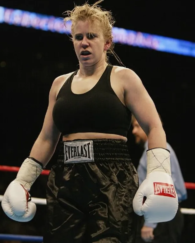 花滑女王退役後改打拳擊，很多人不覺得勵志，反而罵她罪有應得