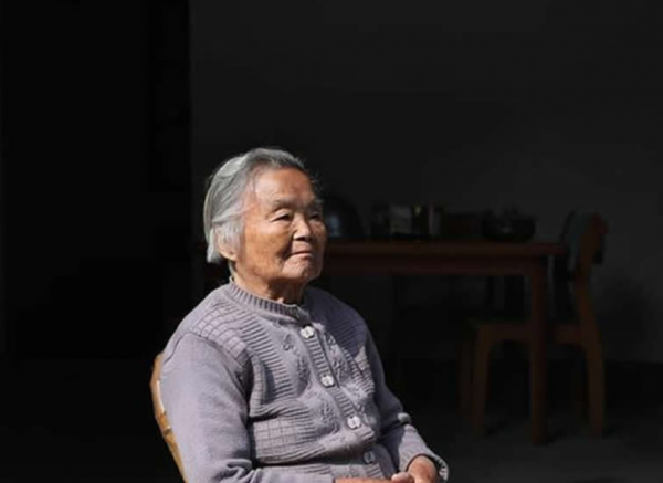 金庸親妹妹查良琇：住農村，家境很普通，金庸一直補貼她到2002年